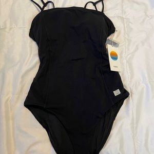 NWT VUORI WOMENS BLACK SWIMSUIT SIZE M